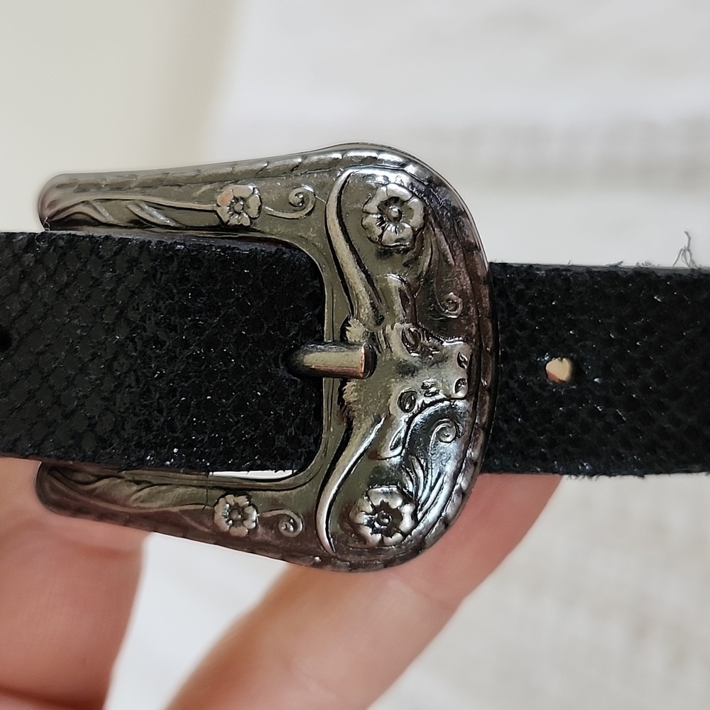 Levis double buckle genuine leather black belt, steer floral silver metal buckle - Picture 9 of 10